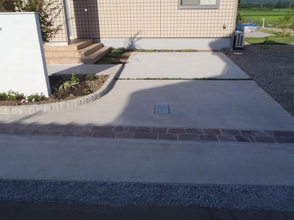 花壇　駐車場