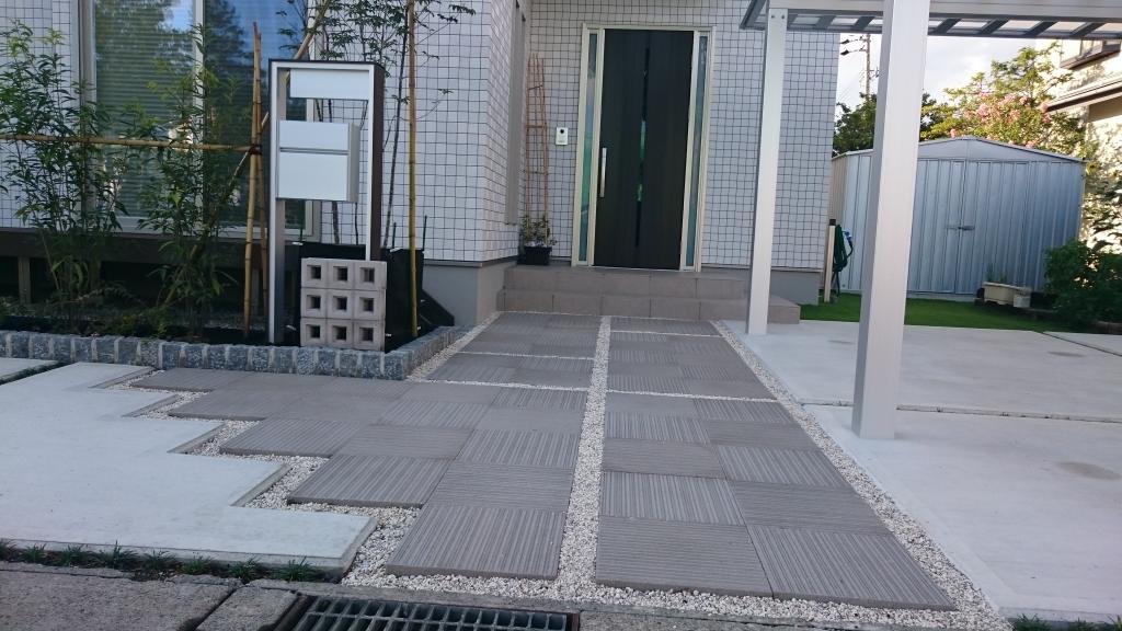 アプローチ　門柱　