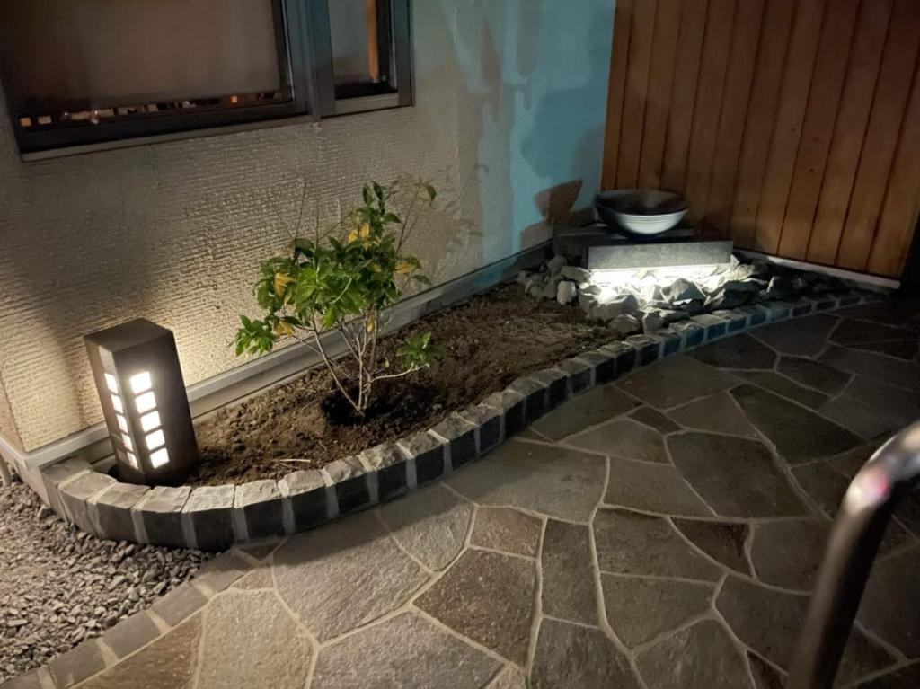 タカショー　①ドットレスLEDバー　電球色　②月雫　庭ゆらぎ　砂窯肌